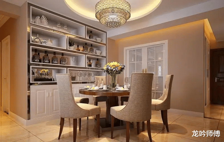 龙吟师傅:在餐厅放置酒柜时,可以选择什么类型及需要注意些什么