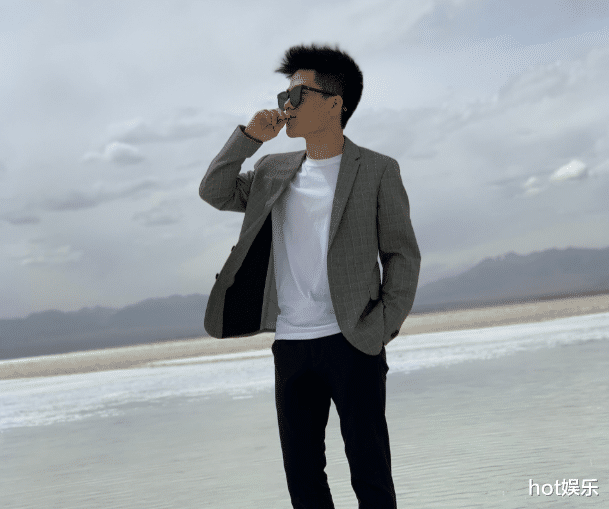 玉米|继天价玉米后,董宇辉回应“飘了”:先捧后踩,这是成名的代价