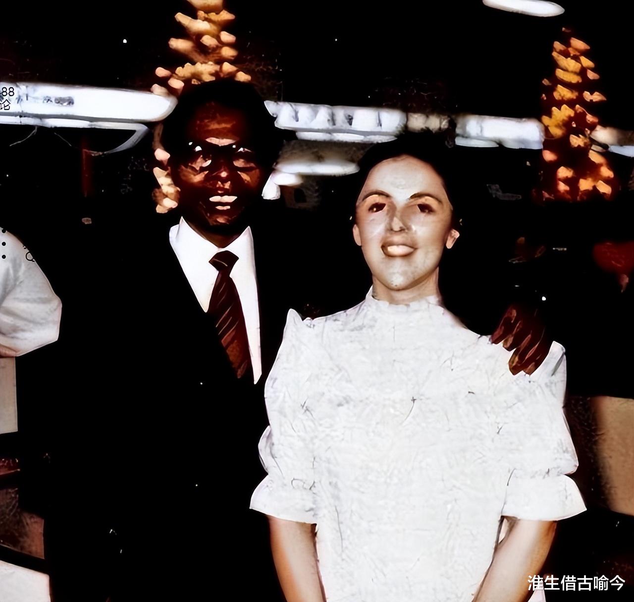 奥巴马|奥巴马苦命的母亲：18岁嫁黑人被弃，二段婚姻失败，53岁患癌去世