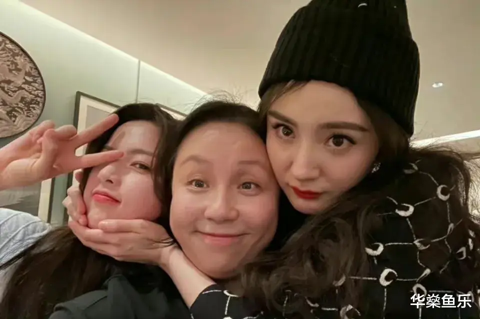 迪丽热巴|八卦消息：大S具俊晔，迪丽热巴，杨幂杨超越