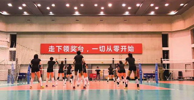 漳州|女排漳州集训流出新图！袁心玥王唯漪采血体检，训练重心发生转移