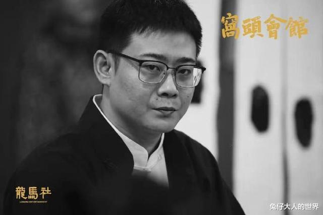 高峰|德云社高峰舞台砸挂徒弟,逗乐台下观众,粉丝:这是亲师父吗?