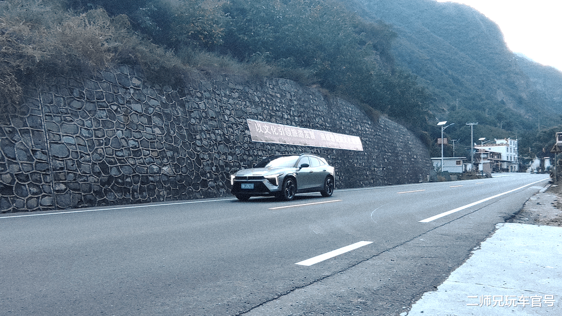 与世隔绝|十天假,两个人,一台车,我经历了一场怎样的川西自驾之旅?