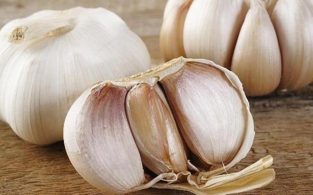 大蒜|男人早晨吃瓣“蒜”,不出一个月,3件“好事”或许悄悄找上门