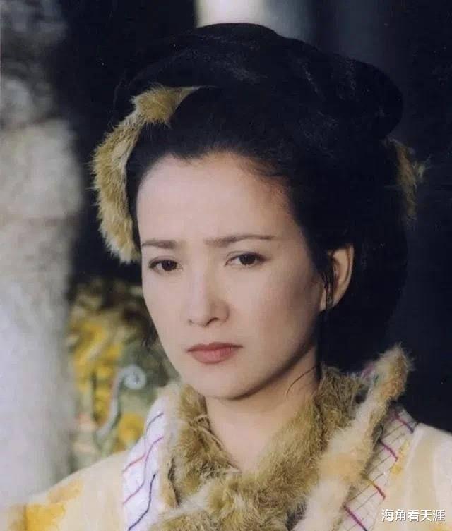 何晴|古典大美人何晴:低调演遍四大名著,出道三十年颜值气质超群