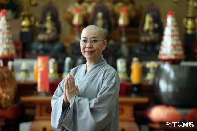 |明星夫妻双双出家！知名歌手赖冰霞老公皈依佛门，同框照片曝光