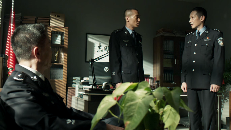 秦岚|看了8集《冰雨火》，终于明白傅东育对王一博的评价有多准确