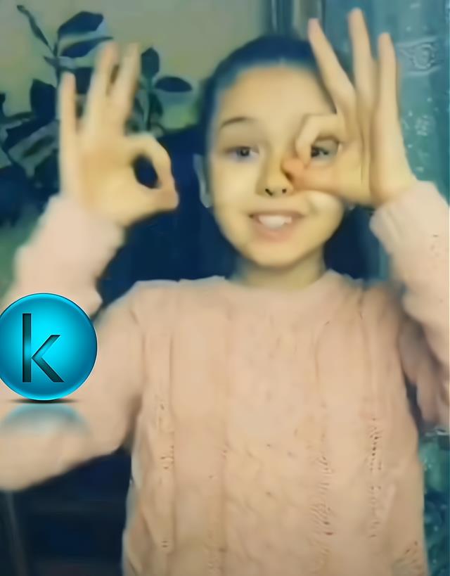 卡米拉·瓦利耶娃|对着镜头不停搞怪！K宝的喜剧天赋满满，看看她做的这几个动作吧