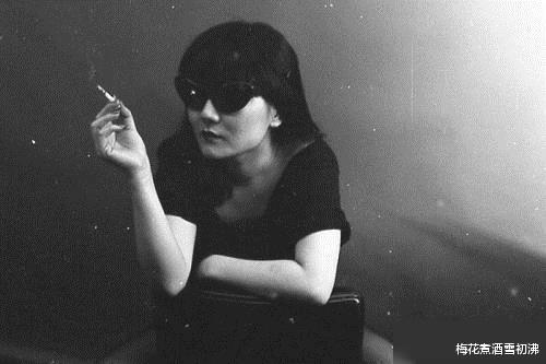 唐嫣|春晚记忆，费翔首登春晚为何只有上半身镜头？此次表演被封杀13年