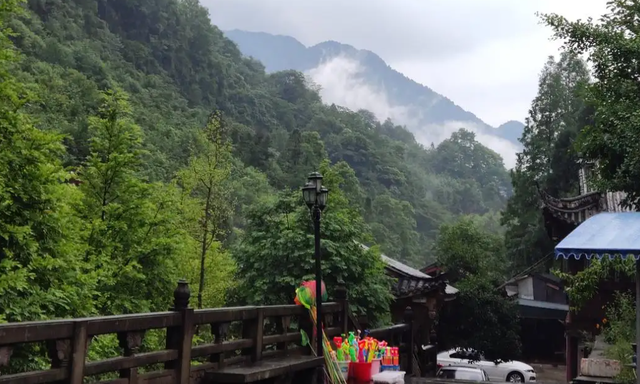 成都|成都有一5A级景区，地处于阴阳交界处，风景优美，如同幻境一般