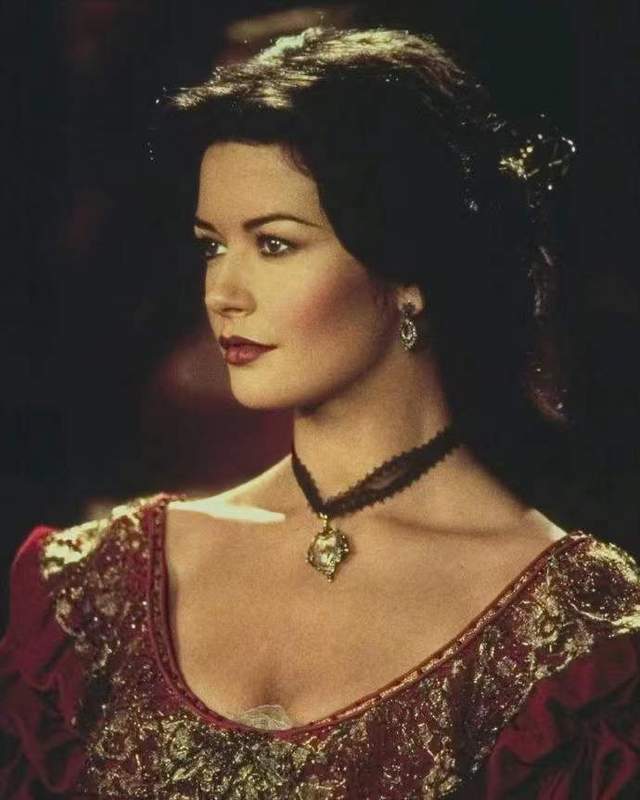 凯瑟琳|好莱坞女神泽塔·琼斯嫁年长25岁老渣男被劈腿N次却隐忍22年