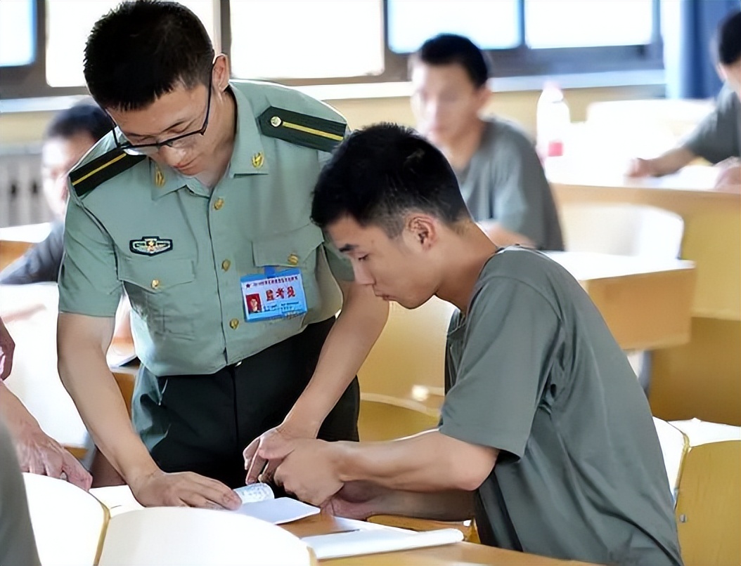 文职|2022军队文职招考“遇冷”，薪资优厚仍不行，理由令人无法反驳
