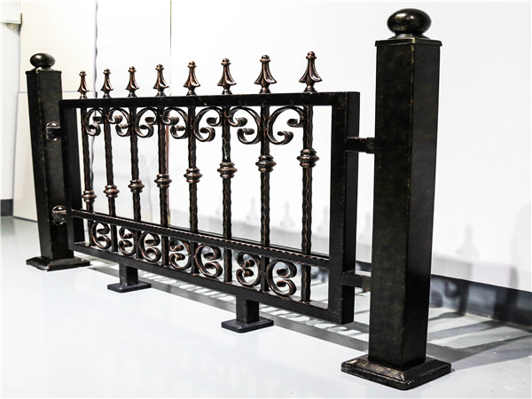 选购适合自己的铁艺庭院栏杆需要注意哪些要领