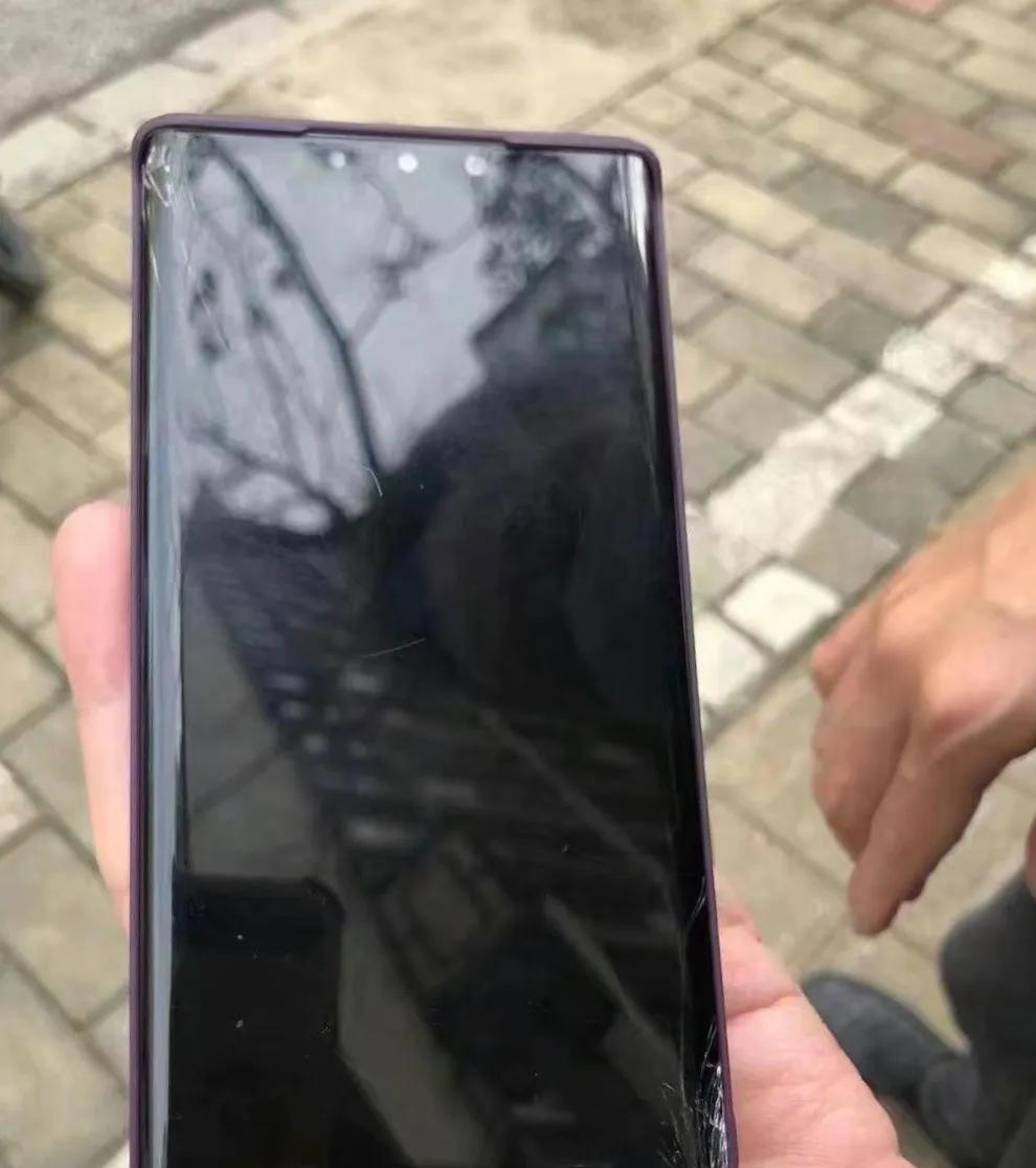 男子专挑小学生碰瓷,导致多名家长被骗