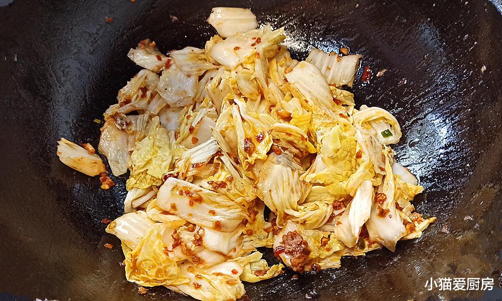 自从学会白菜和豆腐泡制作做法，一家人抢着吃，上桌连汁都不剩