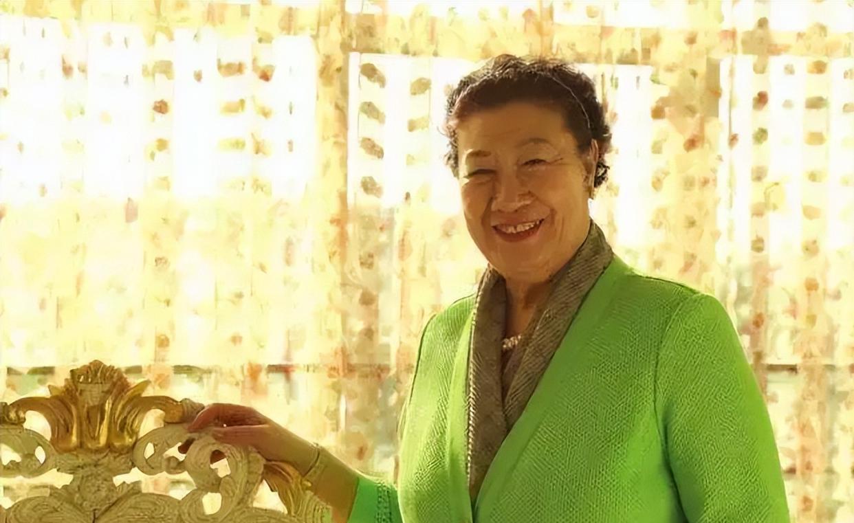 退休大妈旅游发现“商机”,55岁携子创业年入80亿,10年公司上市