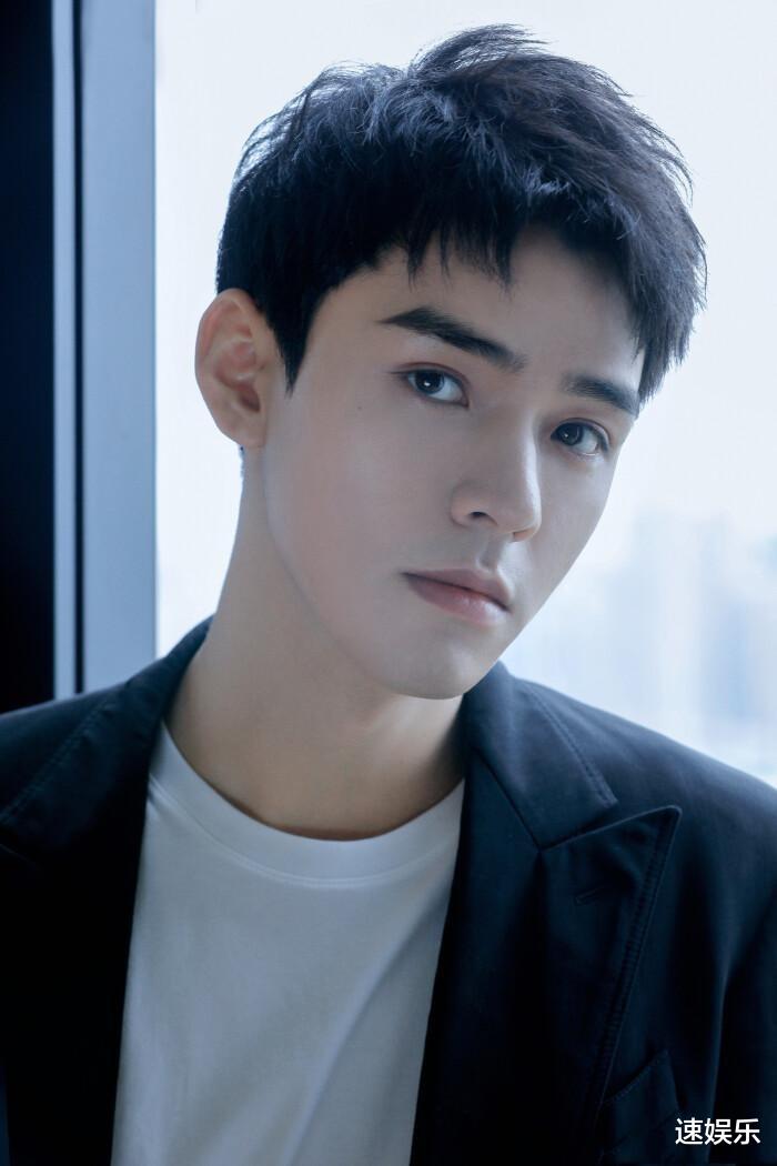 迪丽热巴|2022艺人红黑榜排名，龚俊、迪丽热巴、杨洋、周深、白鹿均上榜！