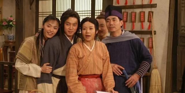 唐嫣|糖糖首档常驻综艺开播 她的综艺感怎么样?