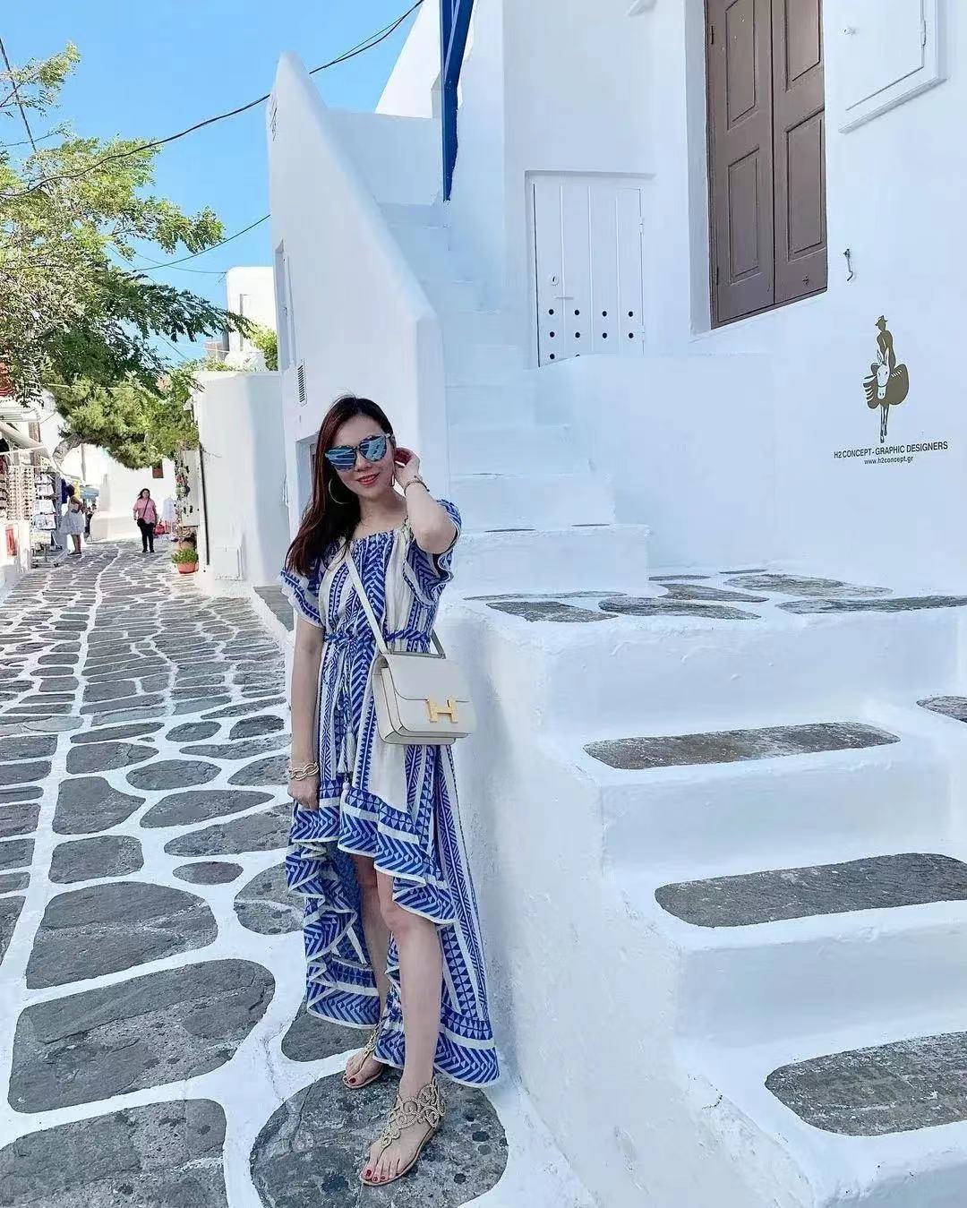 富士康老板娘全家出游!47岁穿比基尼太火辣,71岁老公仍拼四胎