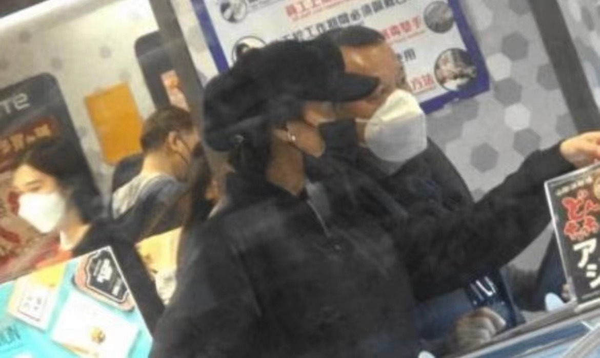 曾志伟|曾志伟带故友遗孀超市购物，两人关系可疑。