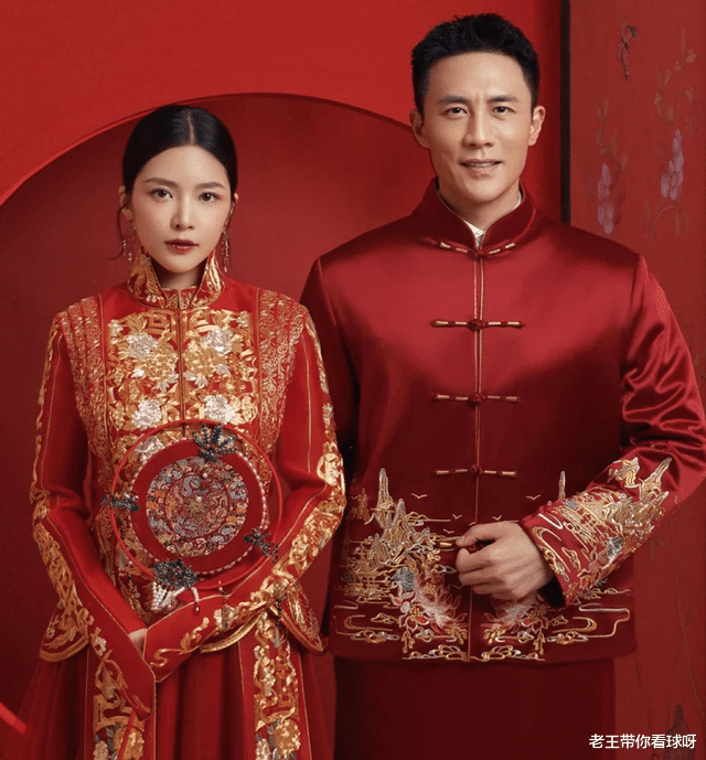 王灿|杜淳老婆王灿晒自拍，玩偶成焦点，婚后生活滋润与知名设计师合作