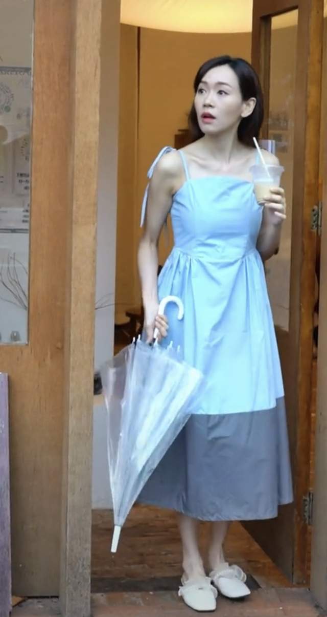 杨思琦|曝44岁港姐高龄怀三胎，穿吊带裙小腹隆起，结婚3年老公身份成谜