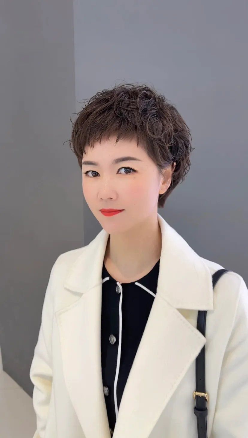 连衣裙 女人40岁，今夏发型这样剪，拒绝老气显年轻