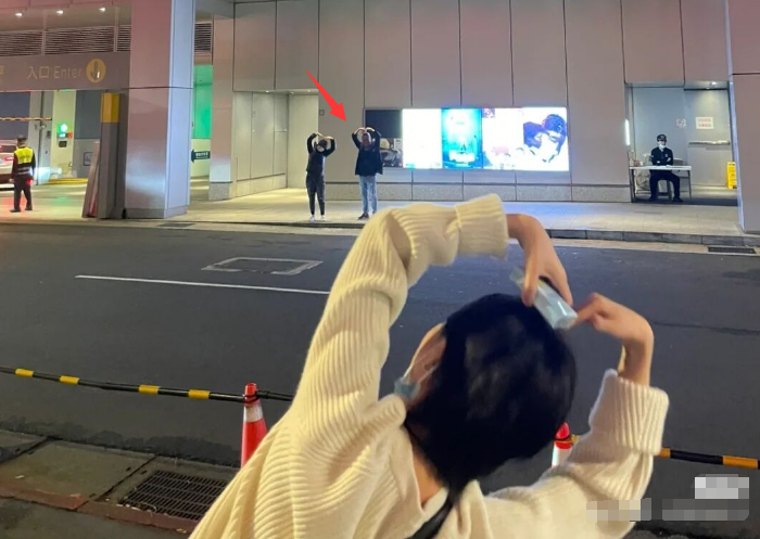 郝劭文|郝劭文携二婚妻子返台，林宁瑞与公婆隔马路比心，7岁女儿未同行