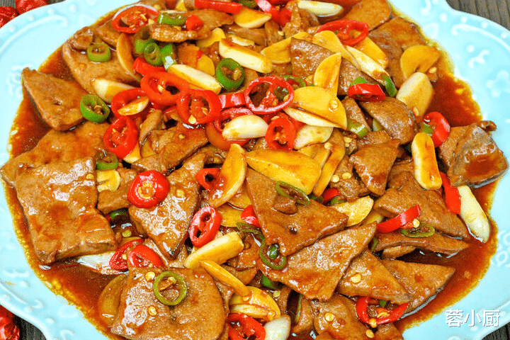 爱美的女人，建议多吃“4红3黑2绿”，含铁量高，春季常吃气色好