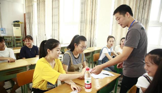 教师|某中学新聘教师名单走红,多数是名校生,仅一人毕业于师范学校