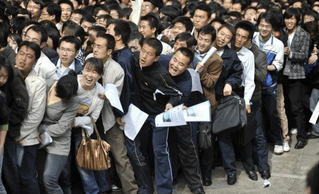 求职|月薪上万却没人愿意去?三大行业出现招工难,想找工作的可以试试