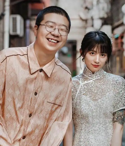 李诞|李诞加入交个朋友干直播,黑料被扒,曾调侃网友:买不起就去死