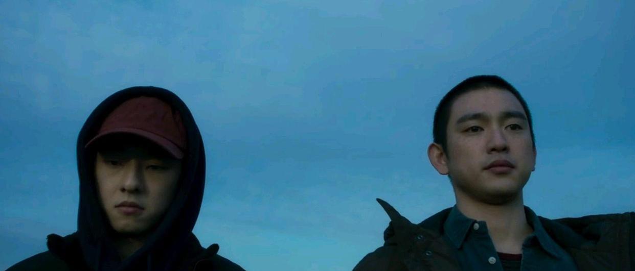 朴珍荣|一人饰两角,演技满分:朴珍荣在新片《圣诞颂歌》中表现格外突出