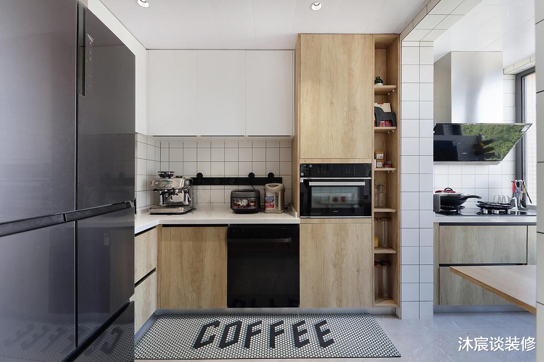 30岁姐姐的新家,全屋刷白配着原木,这样的“穷装”安静又治愈!