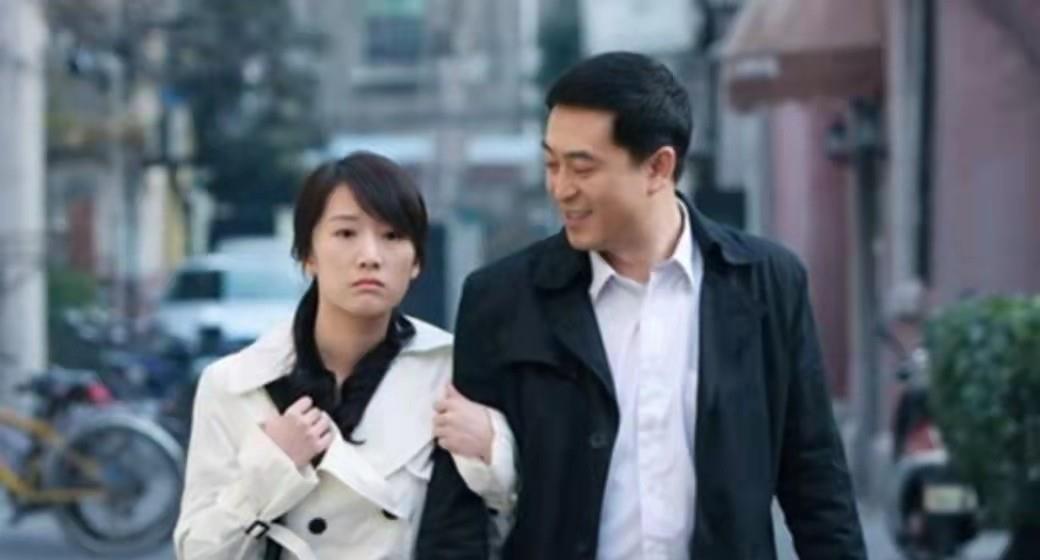 张学友|《蜗居》，宋思明为什么对海藻那么大方，却对原配那么小气？