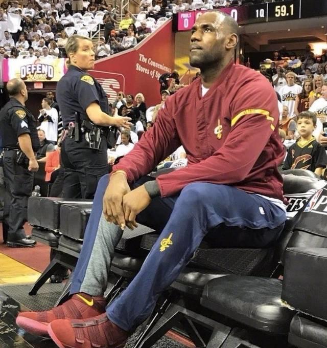 耐克|NBA整个历史只有六名球员拥有球鞋终身合同，看看他们都是谁？