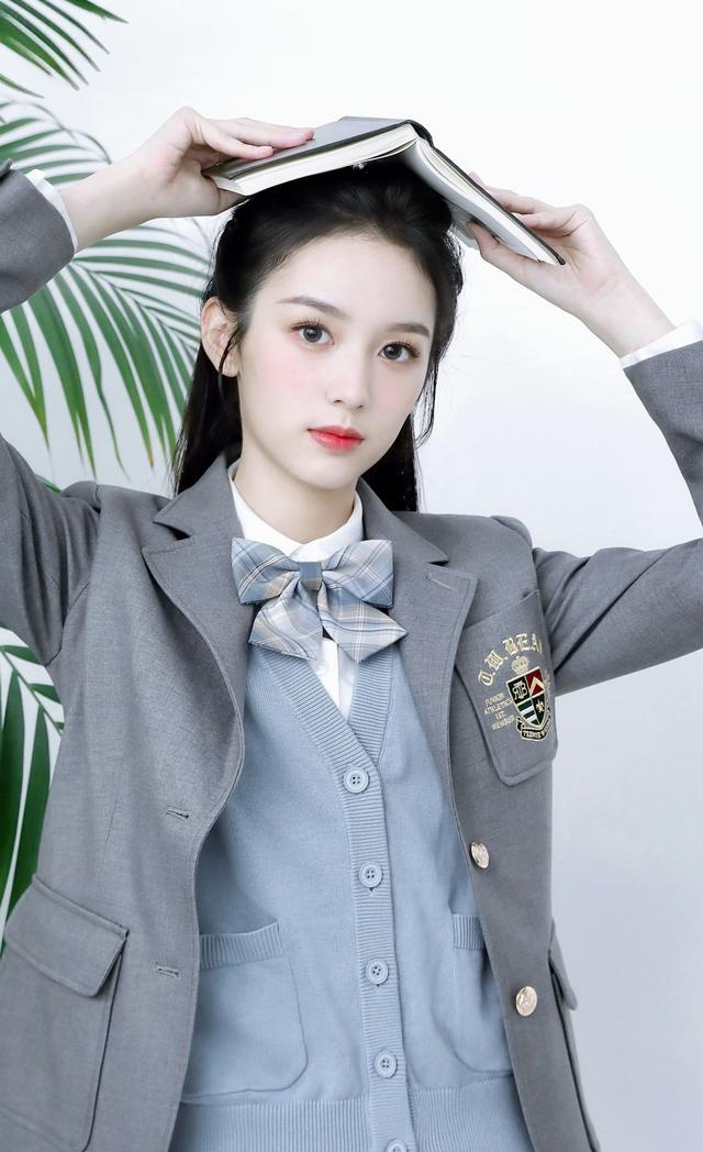 校花|看周也的这波照片，这分明就是校花嘛！