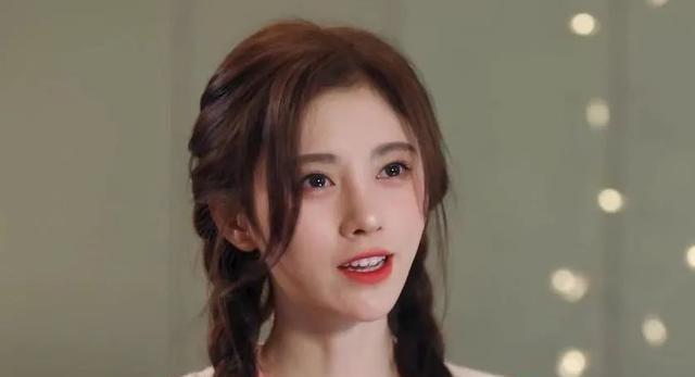 佟丽娅|8位明星的五官脸型，肖战有浓眉大眼，大S称自己是甩饼脸