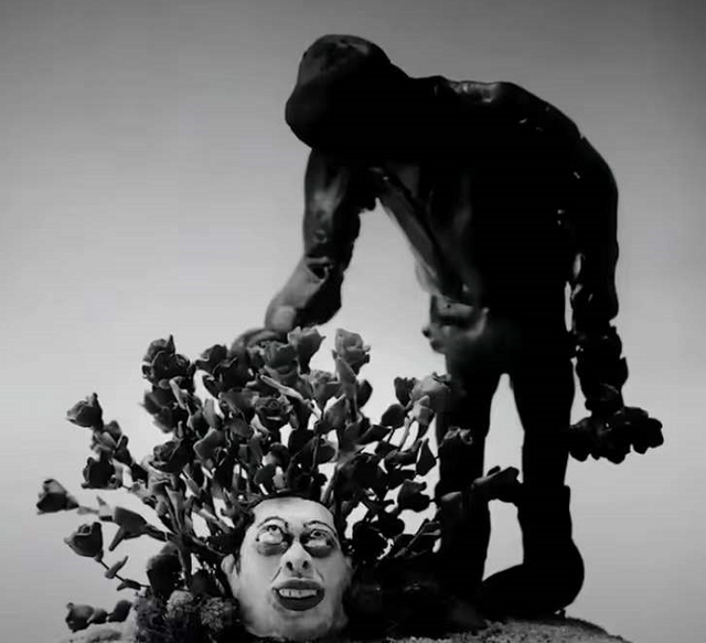 金·卡戴珊|41岁金·卡戴珊穿“胶带衣”吸睛 懒理前夫“活埋”威胁专心搞事业