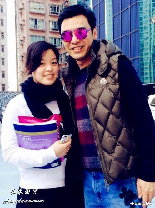 钟镇涛|钟镇涛26岁大女儿近照曝光，腹部隆起被质疑未婚先孕