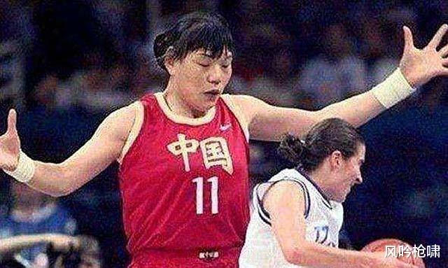 郑海霞|55岁女篮巨人郑海霞近况：双腿弯曲无子女陪伴，丈夫很少露面
