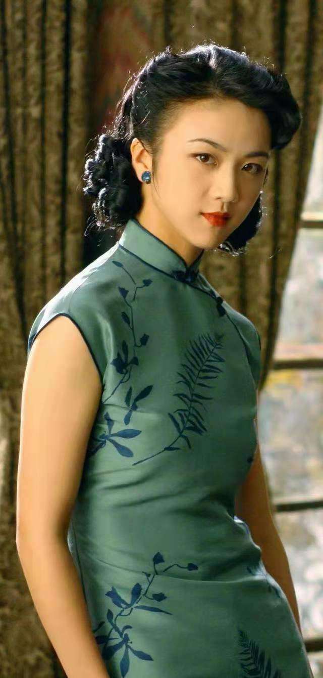 赵丽颖|同样穿“旗袍”，把杨颖和许晴陈数等人放一起看，差别就出来了