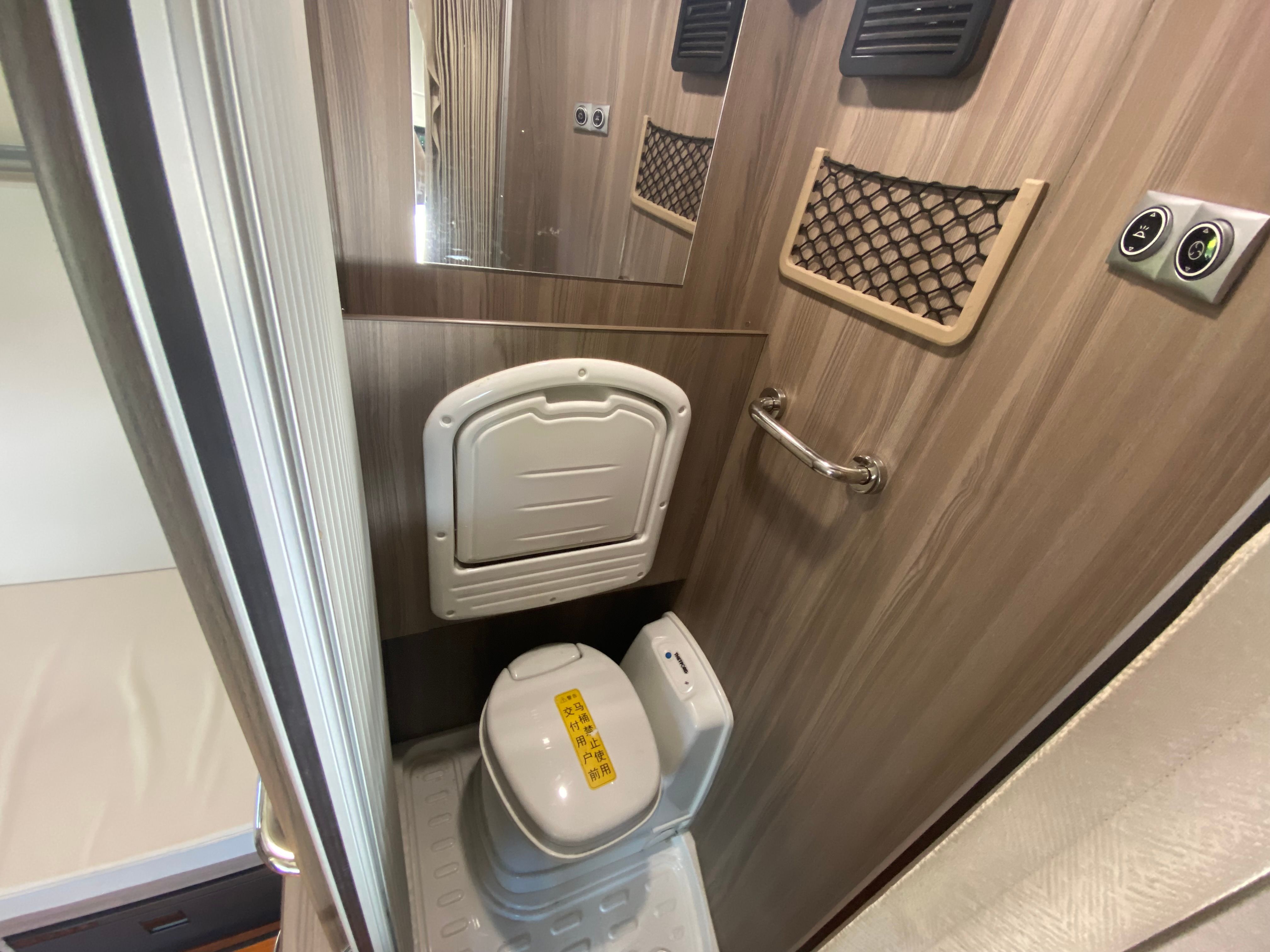 独立卫浴+小厨房+双人床 解放鹰途生活舱全都有