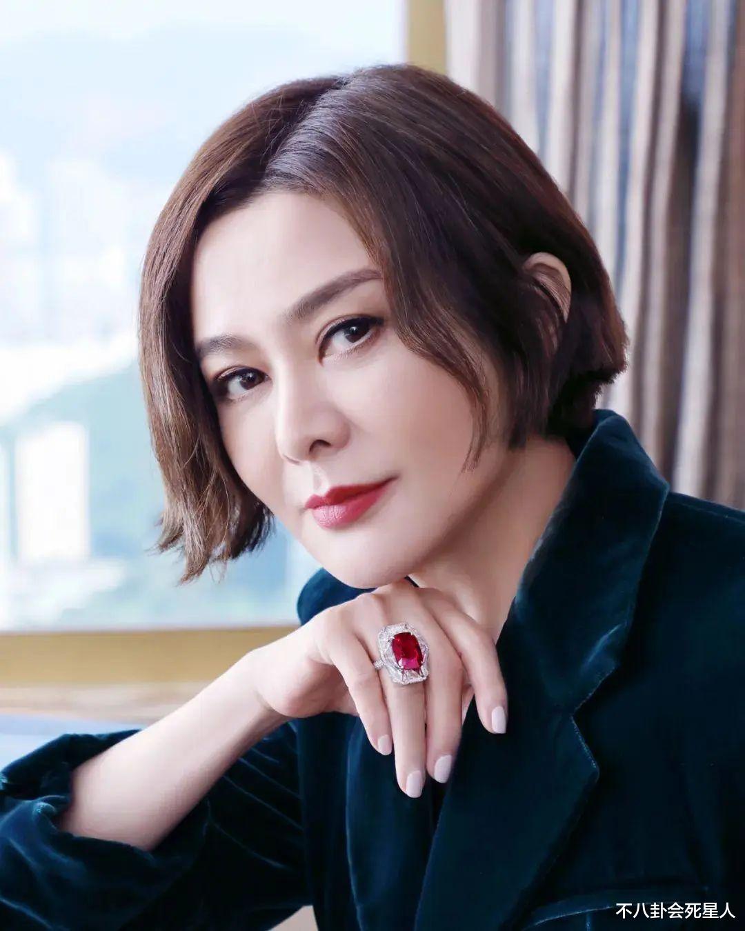 生图|活在滤镜里的“不老女神”,生图下干瘪松弛,眼神无光,原形毕露