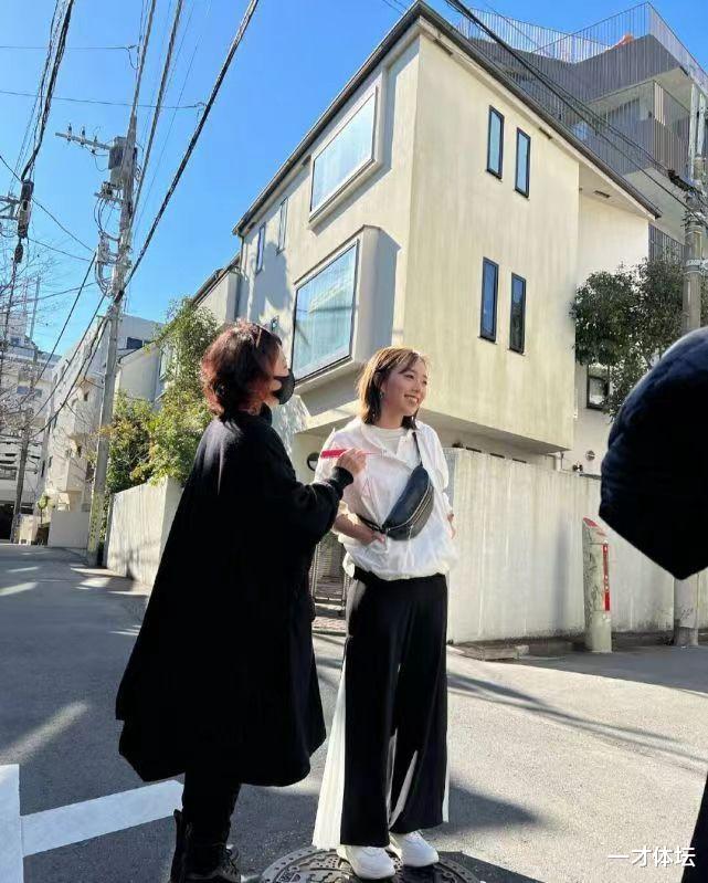辣目洋子|石川佳纯晒美照，穿运动装宛若女高中生，29岁疑似恋爱！