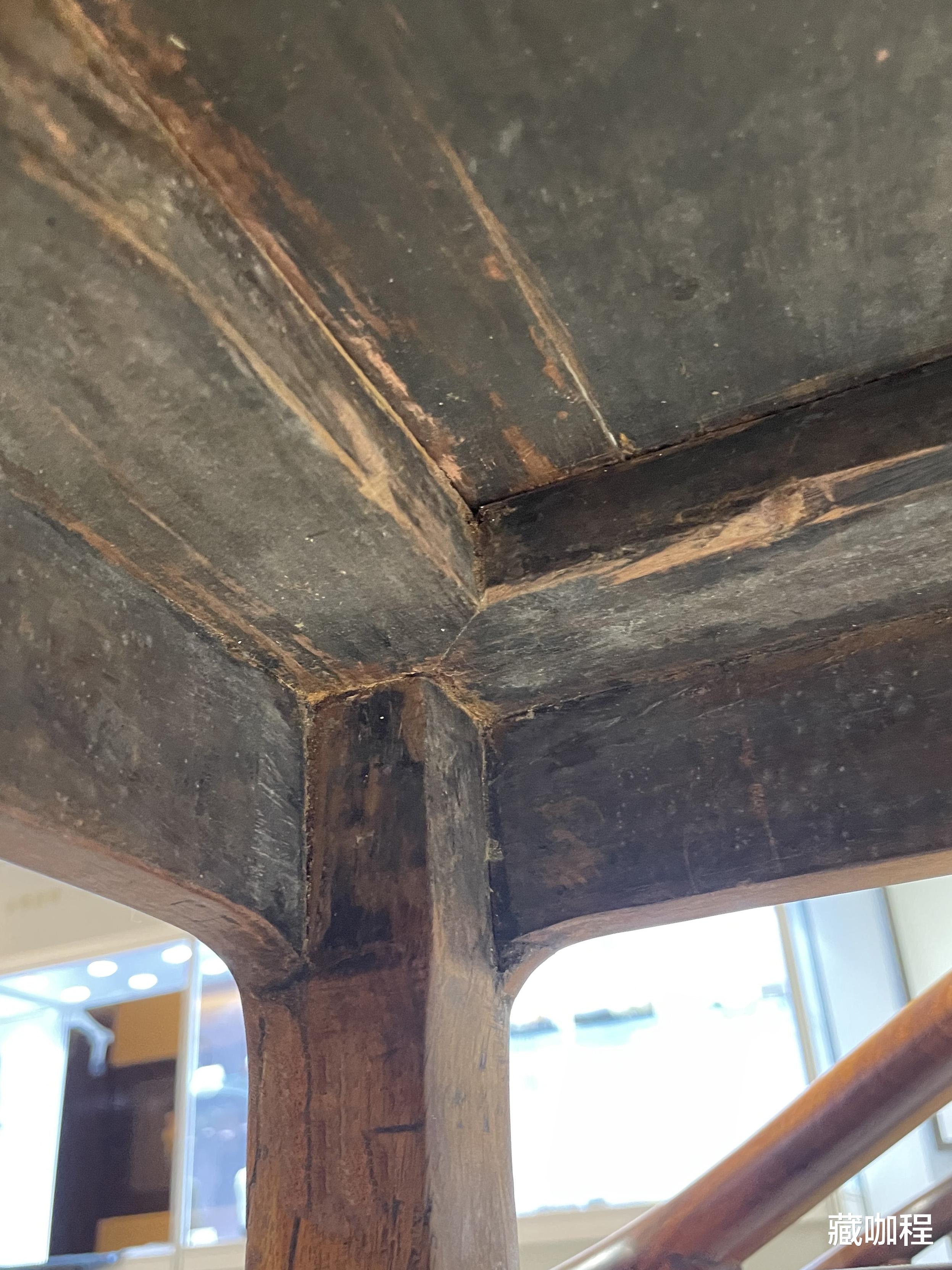 |器型标准、用料规整，清黄花梨条桌高挑身形