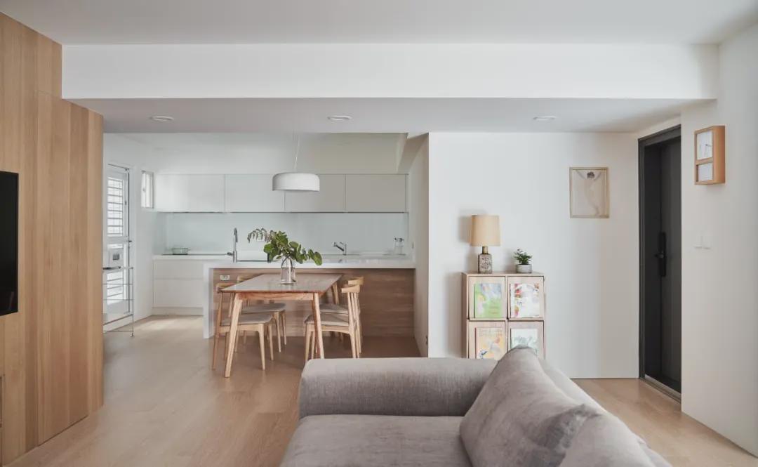 大横厅、原木色，奶爸带娃居住的138㎡，一眼望去太像样板间了