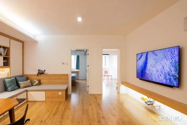 她坚持去除客厅背景墙,还在卫生间设计储物区,成果却让人惊艳