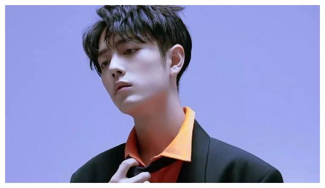 肖战|肖战内娱卷王实锤,日常除了工作就是学习,话剧、影视两开花