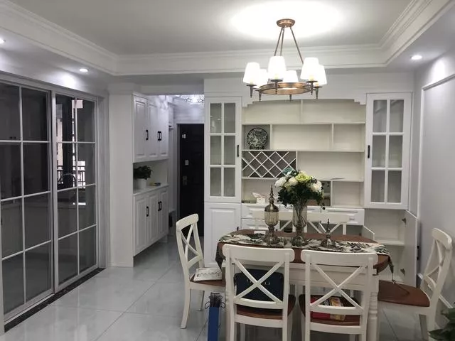 三个月完工，花了17万，入户鞋柜太实用了，电视墙这样设计很抢眼